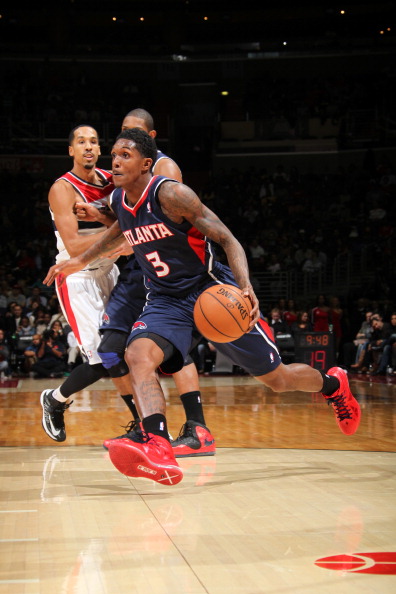 美媒发布新赛季小前锋排名：41岁詹姆斯稳居第一，塔图姆愤怒不已